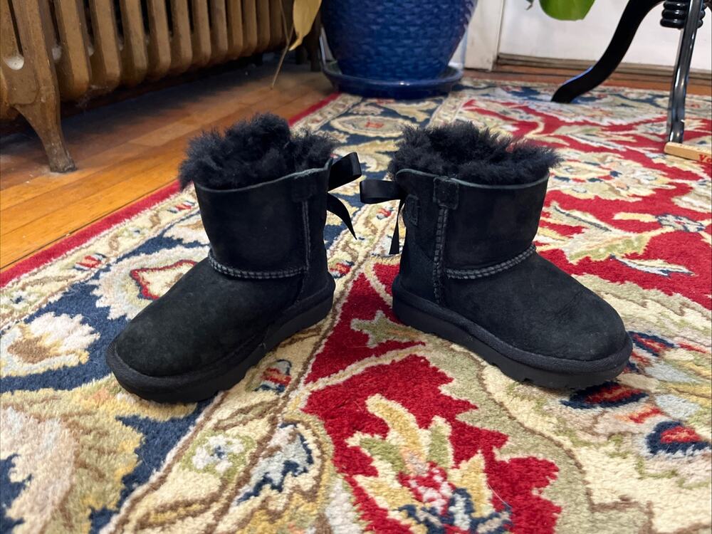 UGG Girls' Toddler 7 Mini Bailey Bow II Winter Classic Mid Boots Black Leather